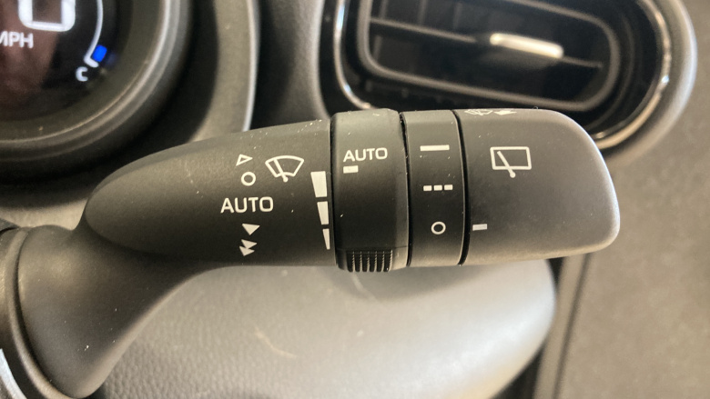 Toyota Yaris 1.5 Hybrid Design 5dr CVT Hybrid Hatchback